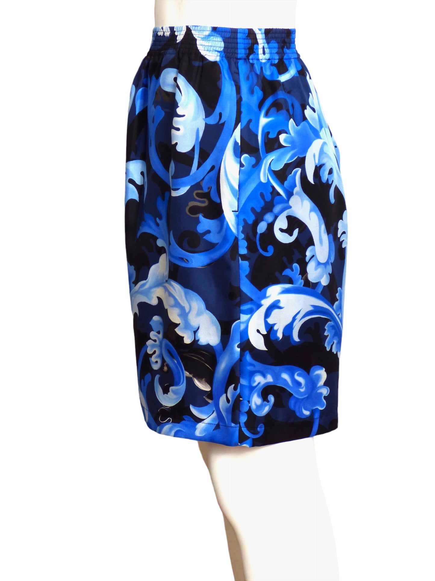 VERSACE- NWT 2022 Silk Print Sleep Shorts, Size Med